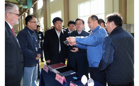 省經(jīng)信委副主任王萬(wàn)良一行來(lái)寶豐公司調(diào)研